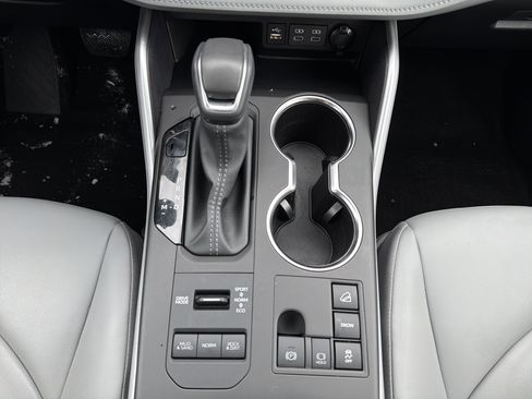 Used 2024 Toyota Highlander XLE image 22