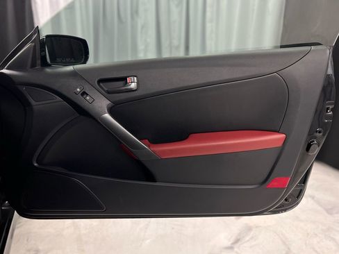 Used 2011 Hyundai Genesis 3.8 image 33