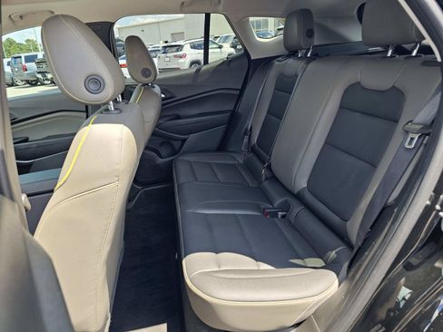 Used 2025 Chevrolet Trax ACTIV w/ Sunroof Package FWD image 32