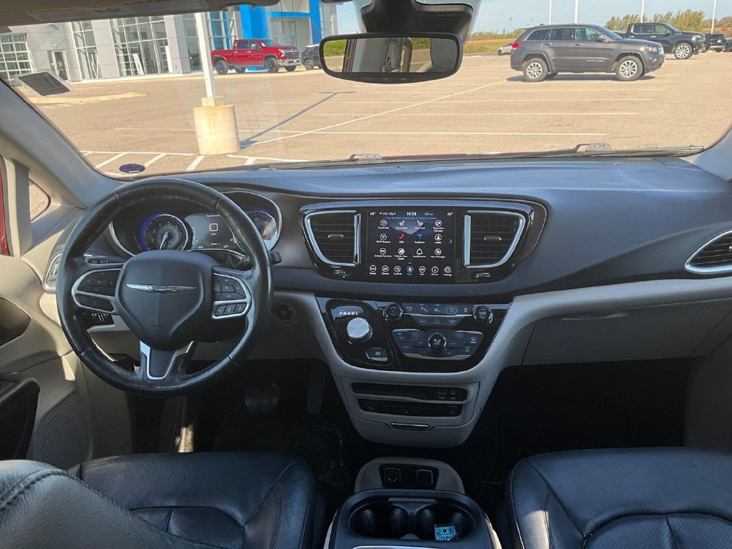 Used 2019 Chrysler Pacifica Touring-L Plus w/ Advanced Safetytec Group FWD image 9