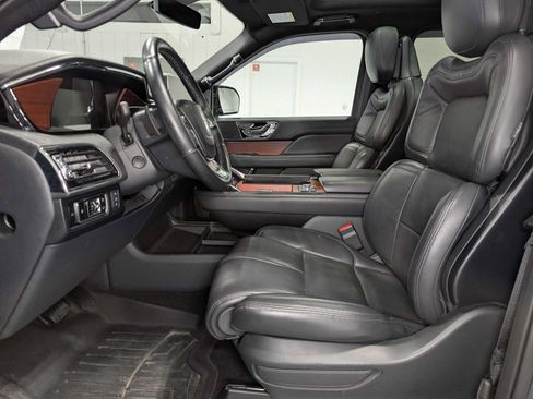 Used 2023 Lincoln Navigator Reserve AWD/4WD image 4