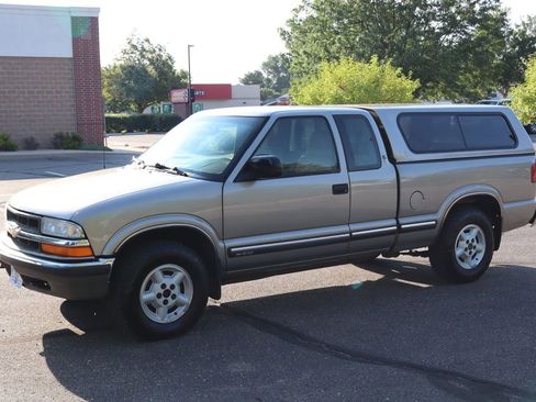 Used 2001 Chevrolet S10 Pickup LS w/ Preferred Equipment Group image 10