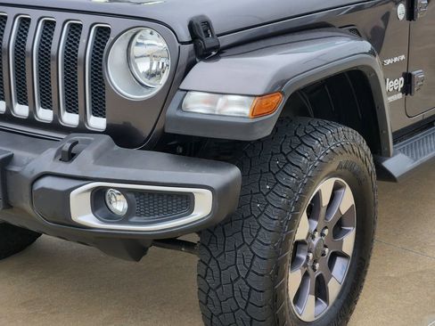 Used 2018 Jeep Wrangler Unlimited Sahara w/ Cold Weather Group AWD/4WD image 14