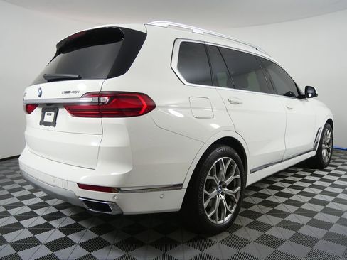 Used 2021 BMW X7 xDrive40i w/ Executive Package image 3