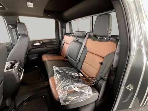 Used 2024 Chevrolet Silverado 2500 High Country w/ High Country Premium Package AWD/4WD image 16