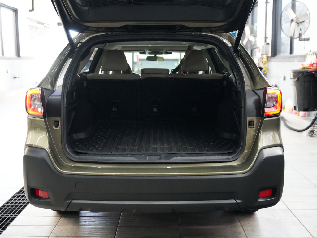 Used 2024 Subaru Outback Premium AWD/4WD image 39