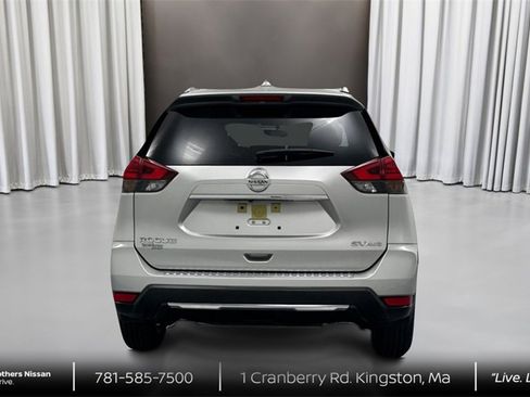 Certified 2017 Nissan Rogue SV w/ SV Premium Package image 5