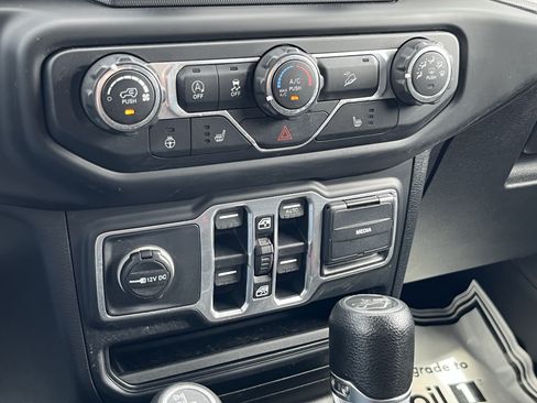 Used 2018 Jeep Wrangler Unlimited Sport S AWD/4WD image 29