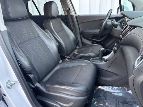 Used 2019 Chevrolet Trax LT w/ LT Convenience Package image 13