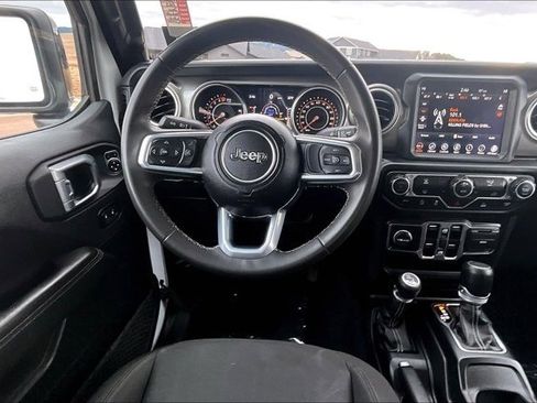 Used 2023 Jeep Gladiator Overland image 9