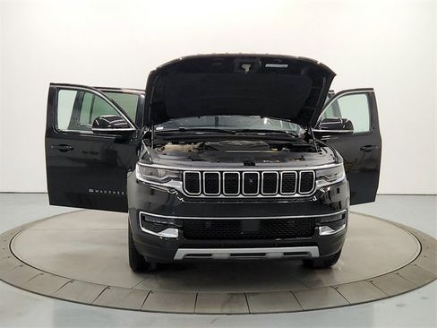 Used 2024 Jeep Wagoneer L Series II w/ Flexible Seating Group image 10