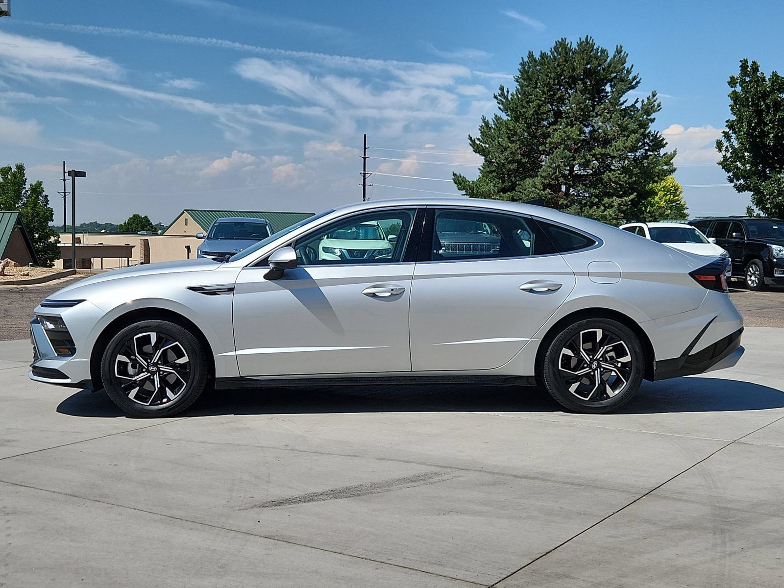 Used 2025 Hyundai Sonata SEL FWD image 2