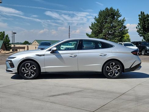 Used 2025 Hyundai Sonata SEL FWD image 2