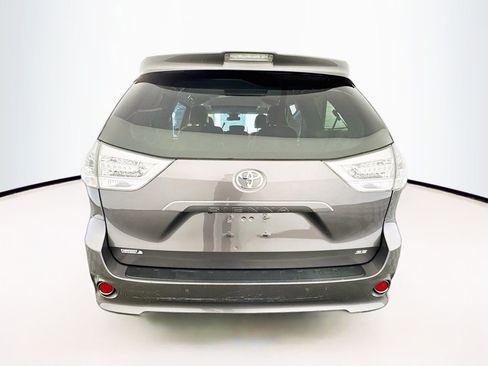 Used 2020 Toyota Sienna SE w/ SE Preferred Package FWD image 18