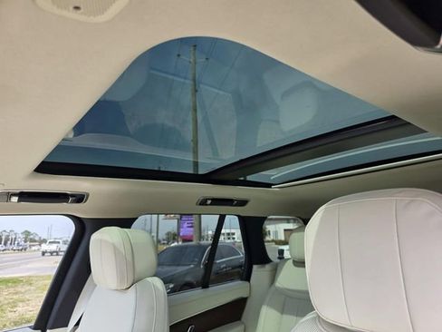 Used 2024 Land Rover Range Rover SE image 9