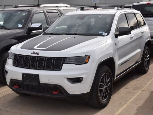 Used 2017 Jeep Grand Cherokee Trailhawk w/ Trailhawk Luxury Group image 2
