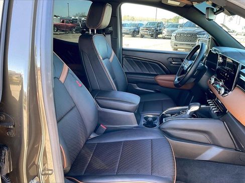 Used 2023 GMC Canyon AT4 w/ AT4 Premium Package image 30