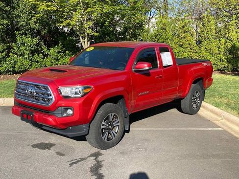 Used 2016 Toyota Tacoma TRD Sport w/ Towing Package image 3