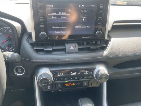 Used 2019 Toyota RAV4 XLE w/ Convenience Package image 18