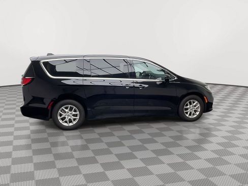 Used 2024 Chrysler Pacifica Touring-L FWD image 38