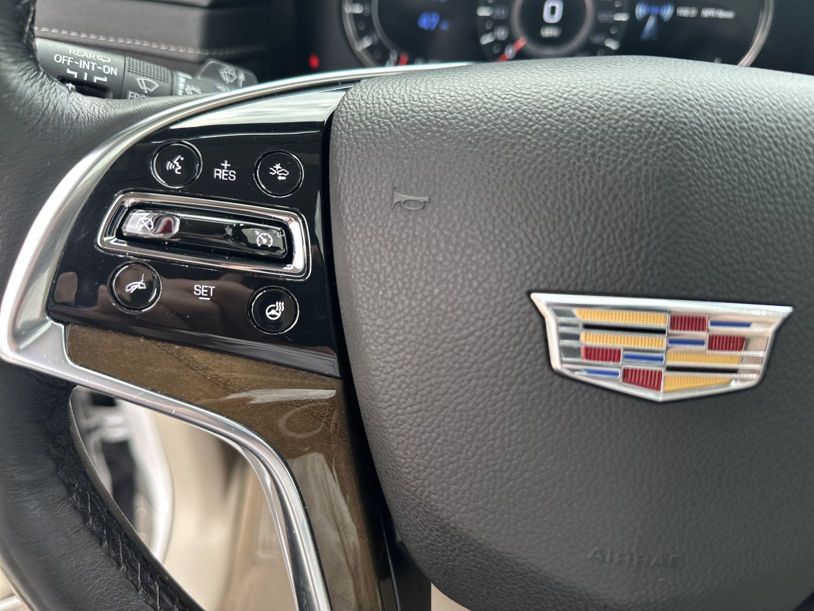 Used 2020 Cadillac Escalade Luxury AWD/4WD image 14