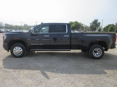 New 2026 GMC Sierra 3500 Denali Ultimate AWD/4WD image 9