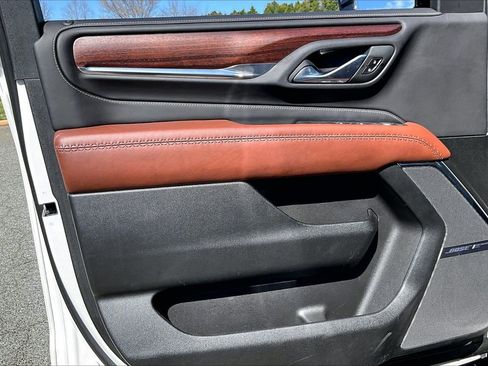 Used 2023 GMC Yukon Denali Ultimate image 28