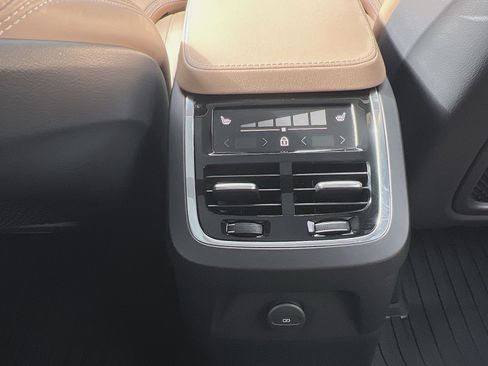 Used 2023 Volvo XC90 T8 Ultimate w/ Protection Package Premier AWD/4WD image 23
