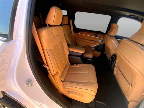 Used 2023 Jeep Grand Cherokee L Summit AWD/4WD image 19