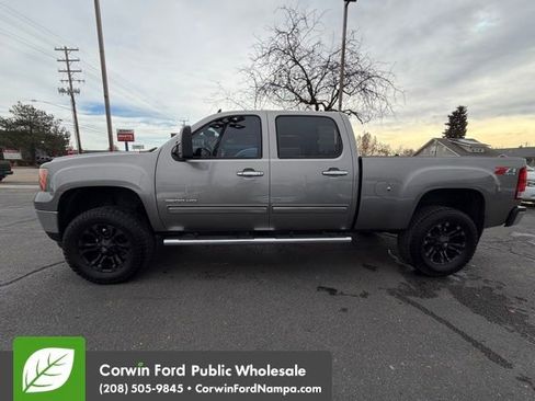 Used 2014 GMC Sierra 2500 SLT w/ SLT Convenience Package image 8