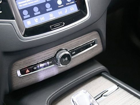 Certified 2024 Volvo XC90 T8 Ultimate w/ Lounge Package AWD/4WD image 17