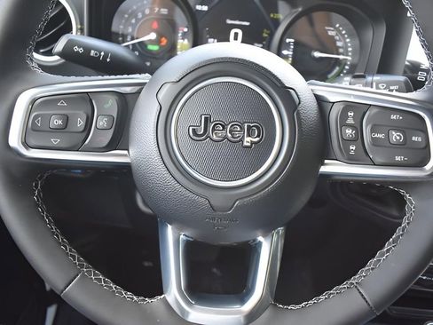 Used 2025 Jeep Wrangler Unlimited Sahara AWD/4WD image 20