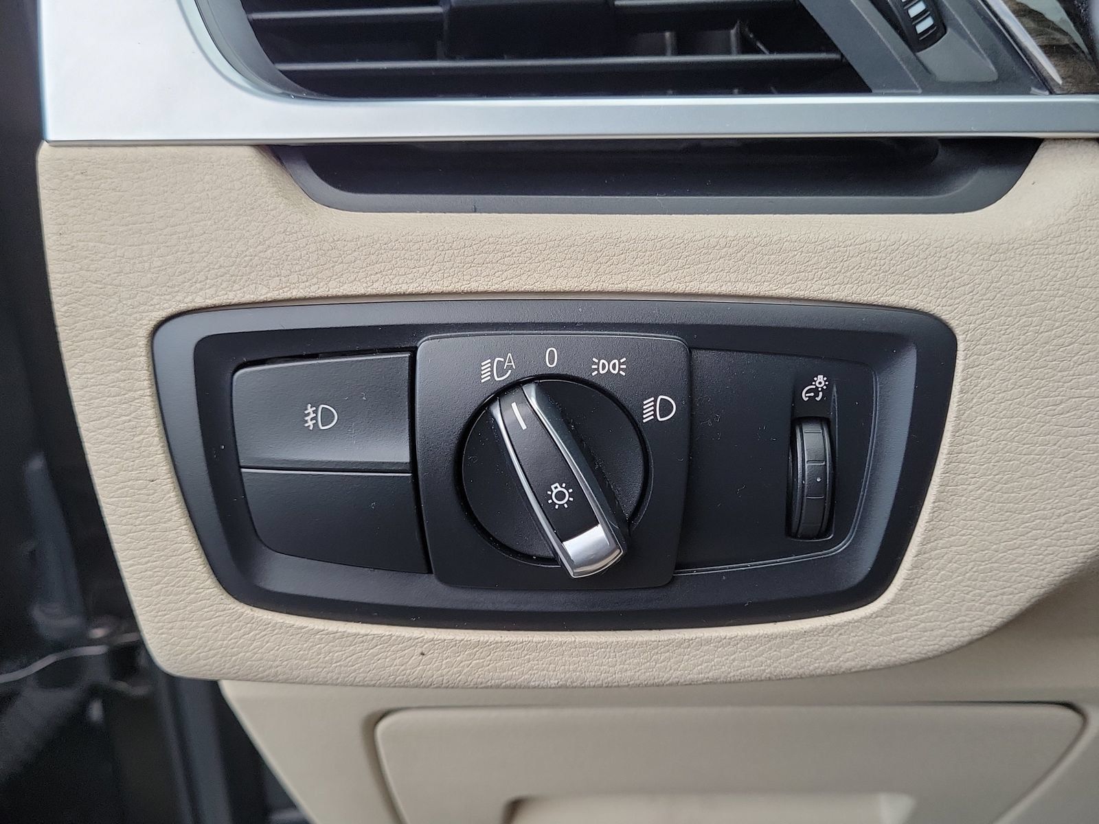 Used 2018 BMW X1 xDrive28i AWD/4WD image 14