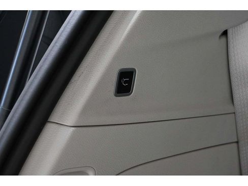 Used 2024 Chrysler Voyager LX FWD image 24