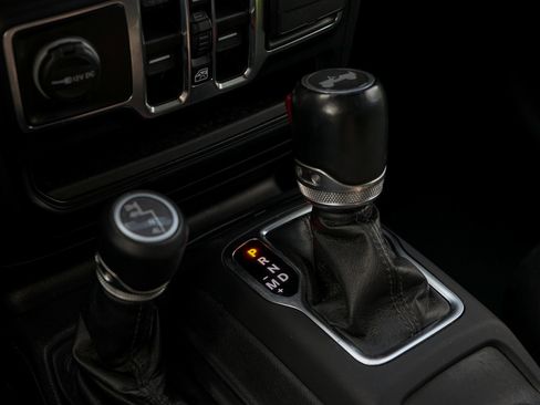 Used 2021 Jeep Wrangler Unlimited Sahara image 18