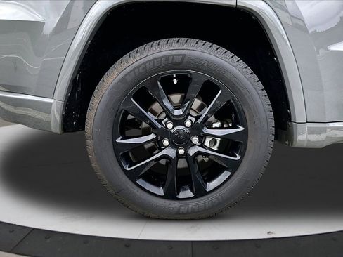 Certified 2022 Jeep Grand Cherokee Laredo X RWD image 36