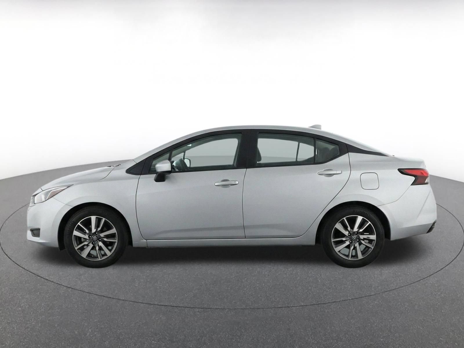 Used 2025 Nissan Versa SV FWD image 4