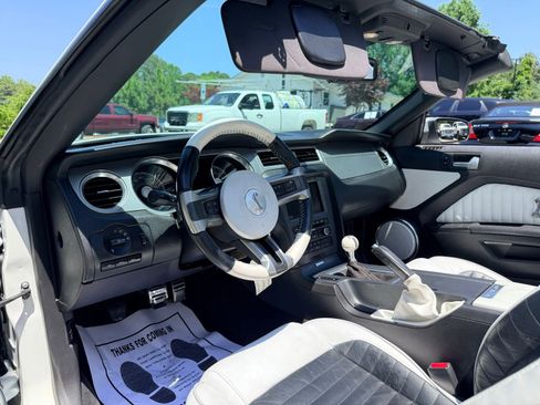 Used 2010 Ford Mustang Shelby GT500 RWD image 18