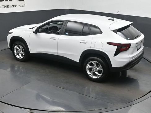 Used 2024 Chevrolet Trax LS w/ LS Convenience Package FWD image 46