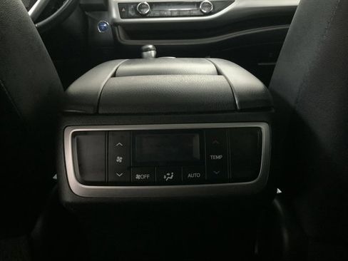 Used 2017 Toyota Highlander XLE image 21