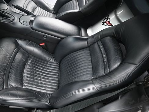 Used 2004 Chevrolet Corvette Convertible w/ Preferred Equipment Group RWD image 9
