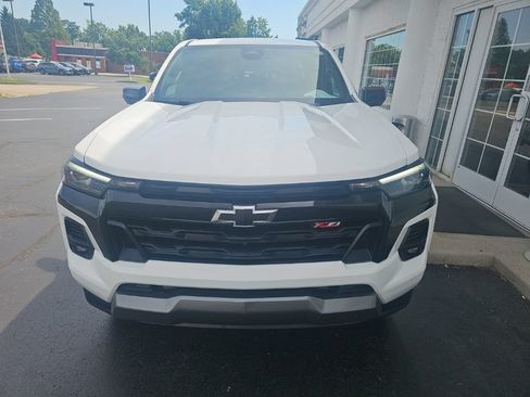 Used 2024 Chevrolet Colorado Z71 w/ Z71 Convenience Package 2 AWD/4WD image 3