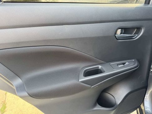 Used 2021 Nissan Versa SV image 13