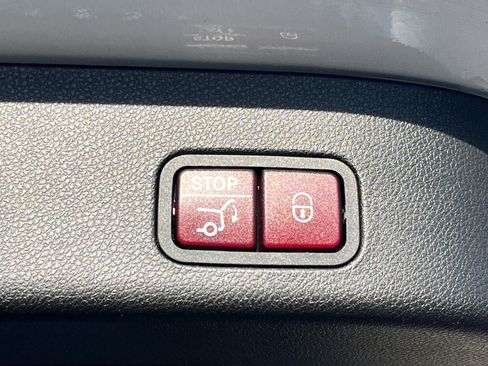 Used 2018 Mercedes-Benz GLS 450 4MATIC image 31