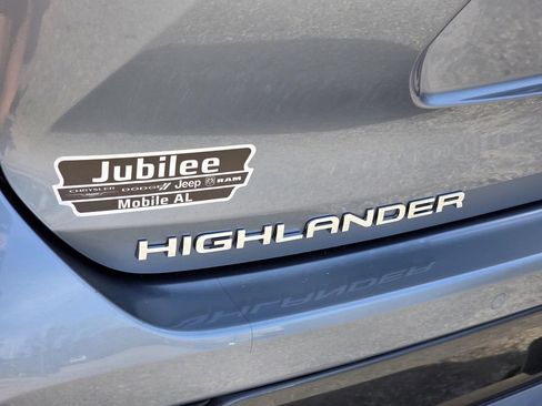 Used 2023 Toyota Highlander Limited AWD/4WD image 35