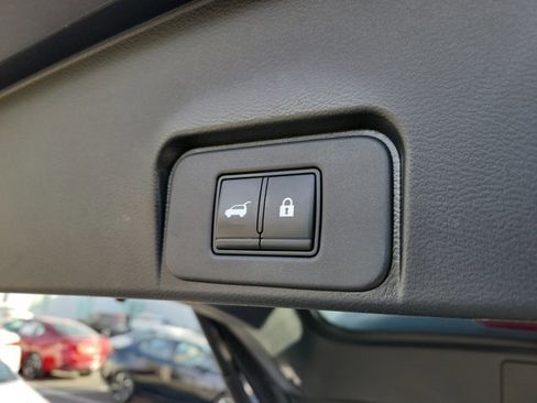 Used 2022 Nissan Rogue SL w/ SL Premium Package image 10