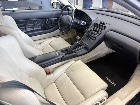 Used 1991 Acura NSX RWD image 2