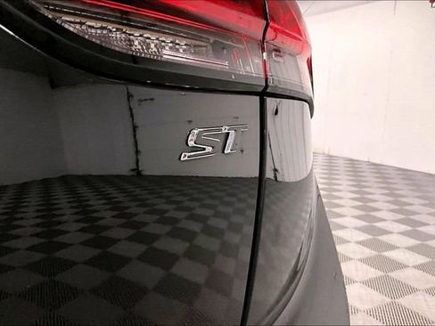 Used 2022 Buick Envision Preferred w/ Sport Touring Package FWD image 9