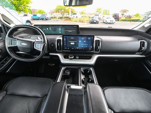 Used 2025 Ford Expedition Max Platinum AWD/4WD image 31