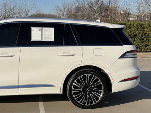 Used 2022 Lincoln Aviator Black Label w/ Class IV Trailer Tow Package image 6